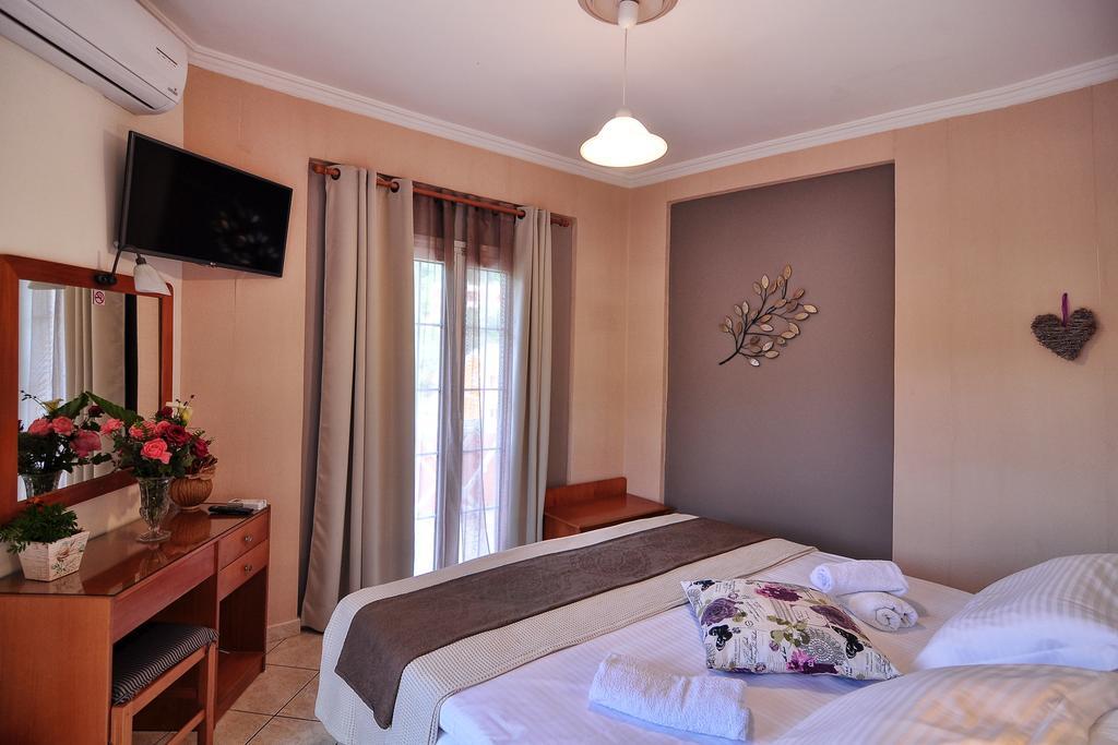 Rolandos Apartments Agios Gordios  Buitenkant foto