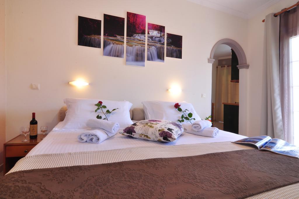 Rolandos Apartments Agios Gordios  Buitenkant foto