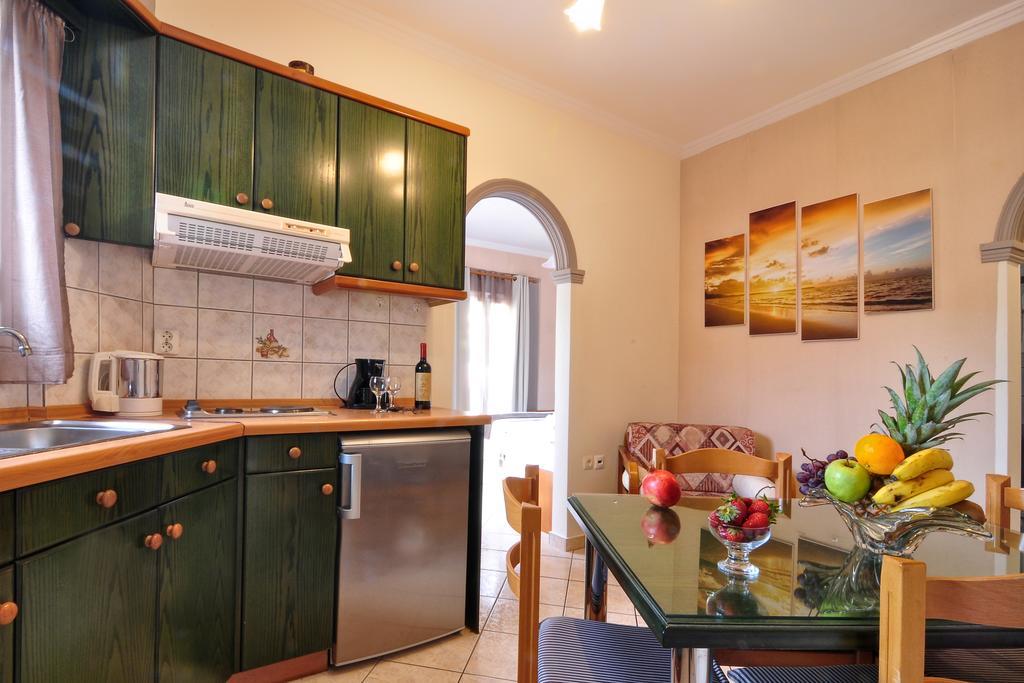 Rolandos Apartments Agios Gordios  Buitenkant foto