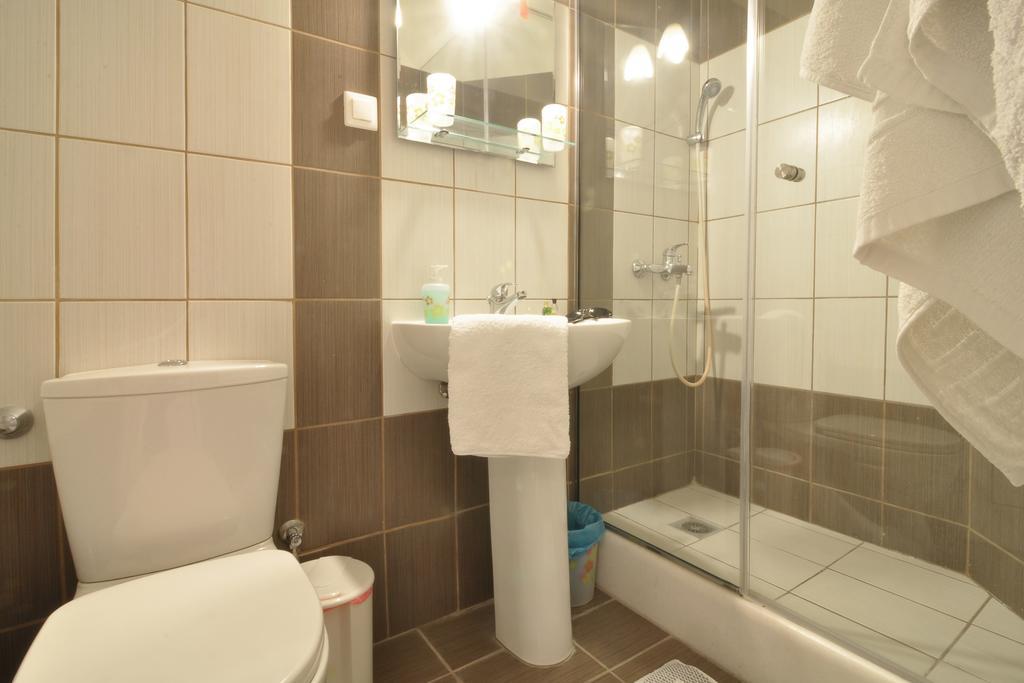 Rolandos Apartments Agios Gordios  Buitenkant foto