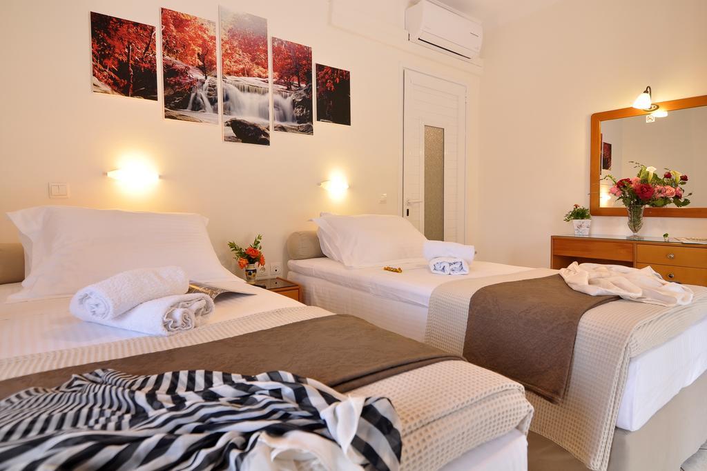 Rolandos Apartments Agios Gordios  Buitenkant foto