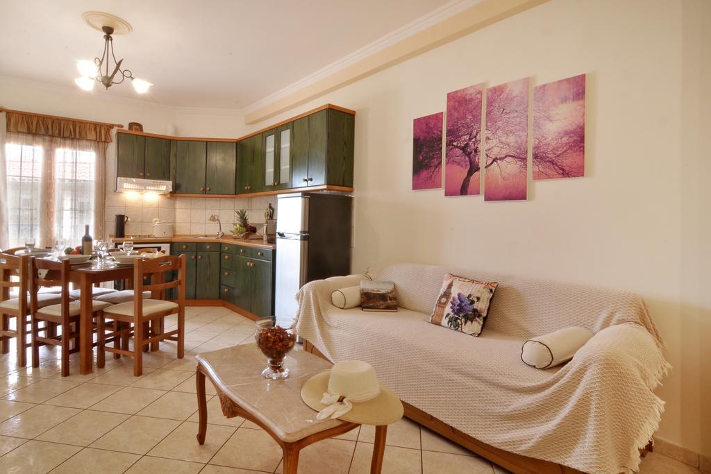 Rolandos Apartments Agios Gordios  Buitenkant foto