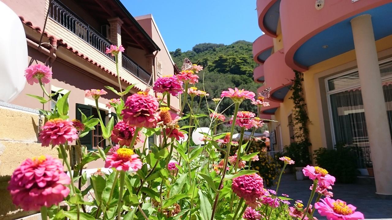 Rolandos Apartments Agios Gordios  Buitenkant foto